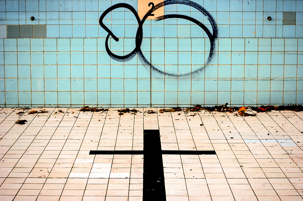 The empty Alfred Park Pool, with graffiti on the tiles